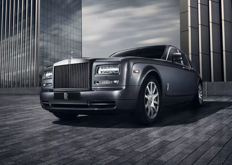 web_P90584569_highRes_rolls-royce-phantom-