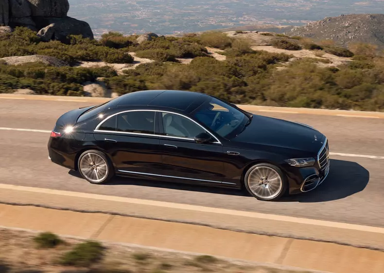 Mercedes-Benz-S-Class-2027-HD-683346dc1c2146b8484a588de45e001ff15425372