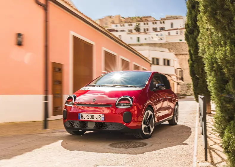 Renault-Twingo_E-Tech_EV-2027-HD-aeba6abb1c33e5f3b36a10cf403550a4b92ede977