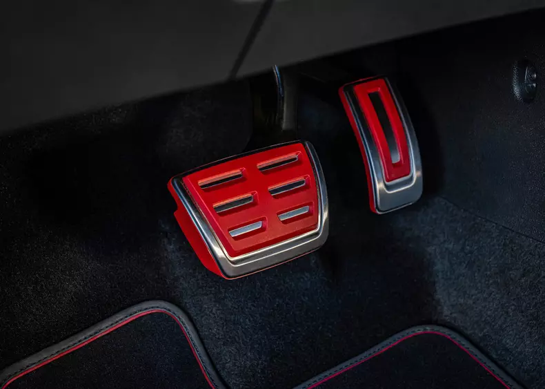 Volkswagen-Golf_GTI_Edition_50-2026-HD-7d1f18dc1c45f1ab4f2721766280a5086068a3044