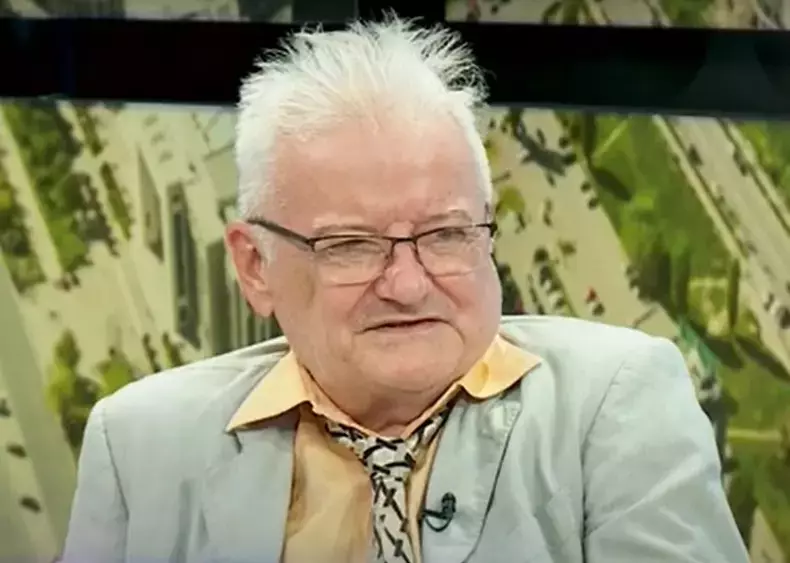 Irinel Columbeanu, prima apariție la TV, după ce s-a mutat la azil Citeşte întreaga ştire Irinel Columbeanu, prima apariție la TV, după ce s-a mutat la azil. Confirmă că a primit bani de la fiica Irina „Nu are importanță suma”