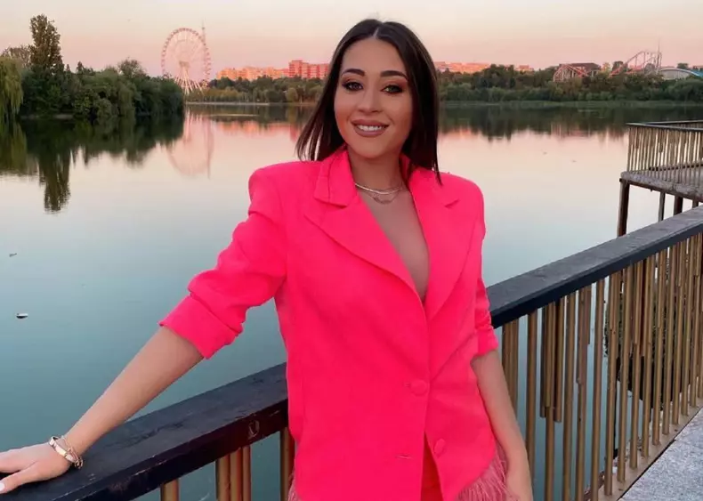 nicole-cherry-in-costum-de-baie-in-luna-a-patra-de-sarcina-zradiez-bucurie-din-interior_10_1_size24