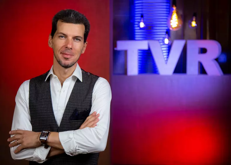 Marius-Constantinescu-Dincolo-de-alb-si-negru