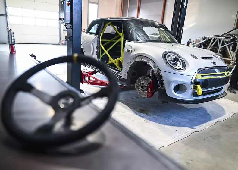 P90455981_highRes_racing-mimi-evo-2022