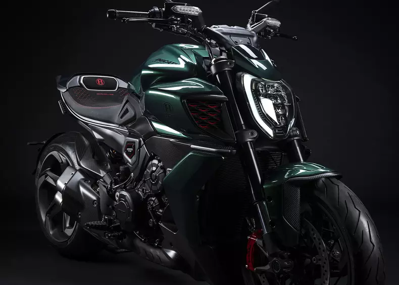 web_Ducati-Diavel-V4-for-Bentley-DWP24-Overview-gallery-1920×1080-05