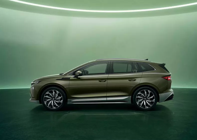 Skoda-Enyaq-2025-Side_Profile.fdca41c5