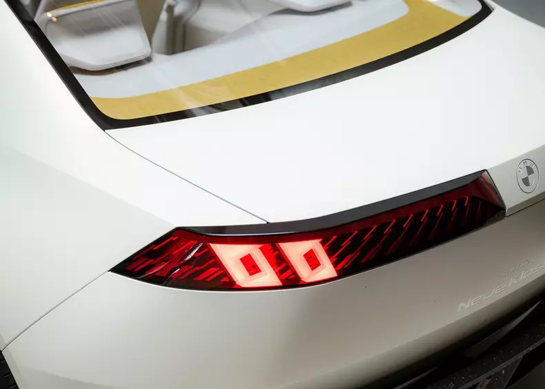 P90592299_highRes_revolution-of-art-20