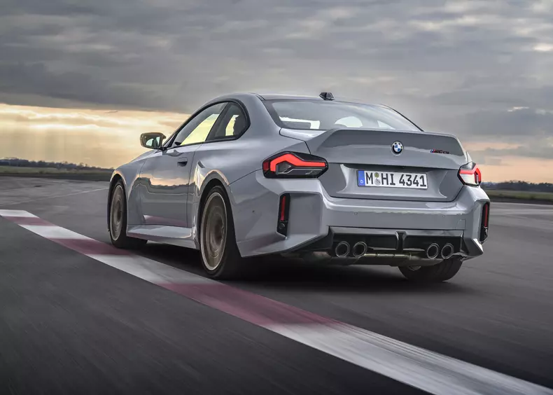 P90600848_highRes_the-new-bmw-m2-cs