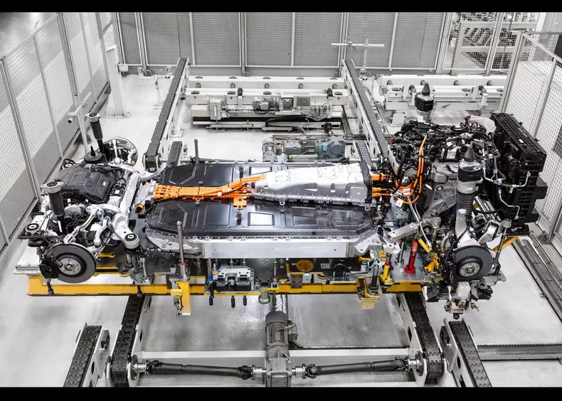 Land_Rover-Range_Rover_Electric-2027-HD-4e35084b1c6cf7ab5050d7e00e9441f6552c20b26