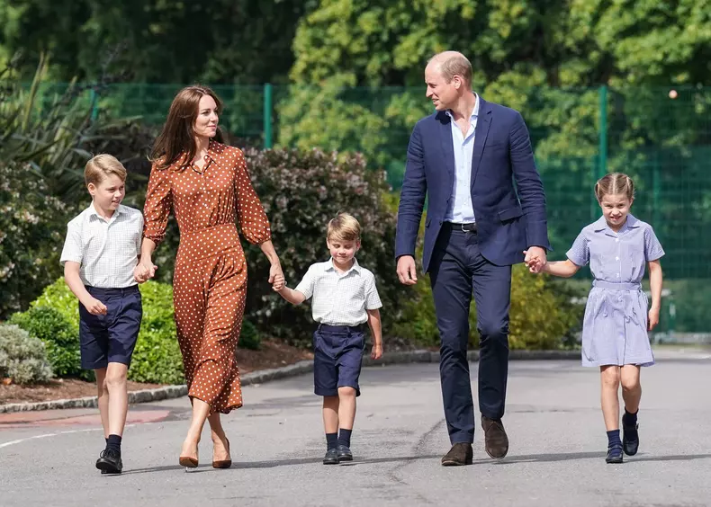 *CHILD* Prince William And Kate Middleton Arrive At Lambrook School With Children