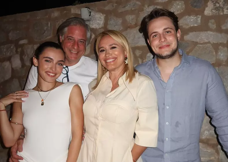 Andreea Esca a împlinit 52 de ani  (7)