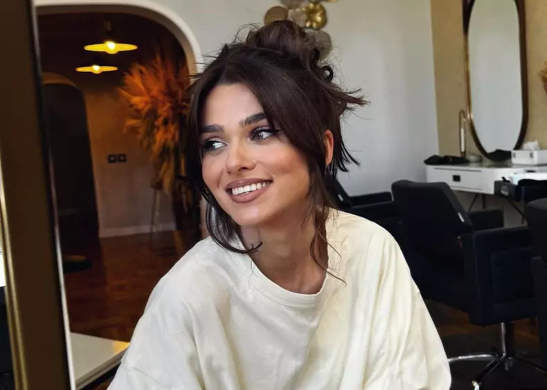 Cum face față Theo Rose criticilor legate de aspectul fizic