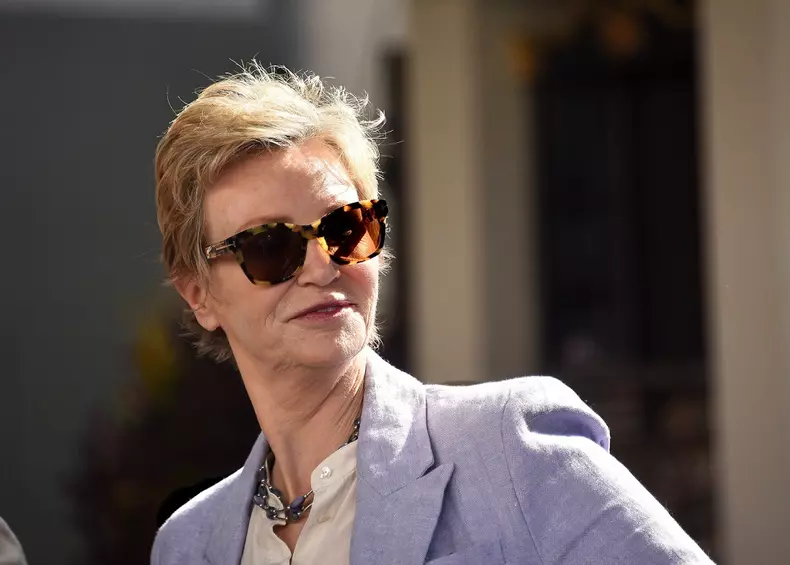 Cele mai frumoase tunsori scurte pentru femeile peste 50 de ani! Galerie FOTO