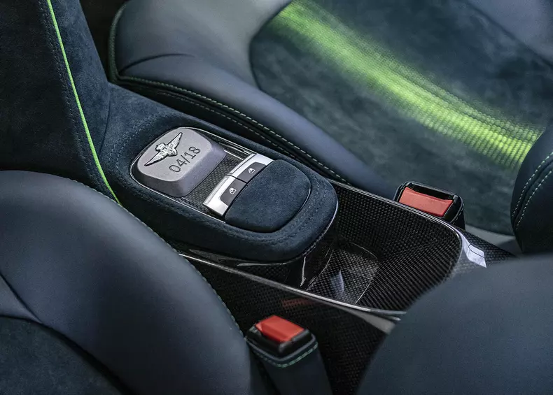 Arese_RH95_Grigio_Artico_05_Interiors_and_Details