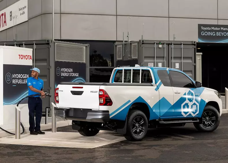 Toyota Hilux Fuel Cell proto_04
