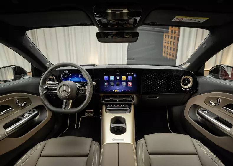 Der neue Mercedes-Benz CLA: großartig, mühelos, intuitiv und flexibel

The all-new Mercedes-Benz CLA: gorgeous, effortless, intuitive, and flexible.