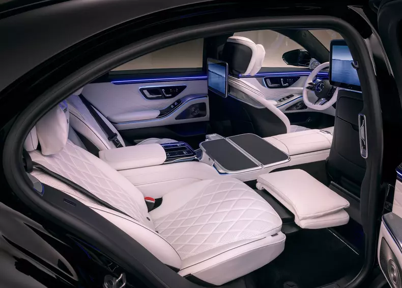 Mercedes-Benz-S-Class-2027-HD-44068dfe1c21b6a8a6bb1af37b58422c0e71ba375