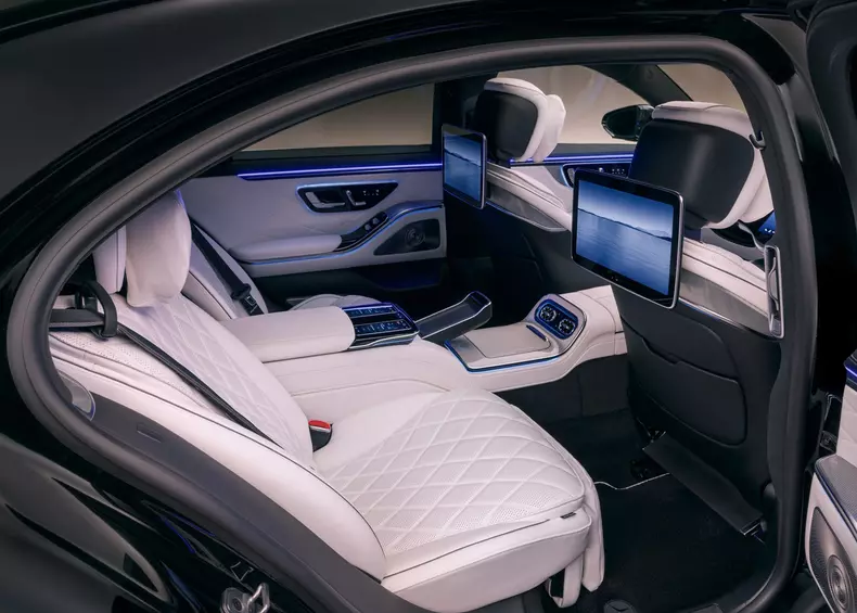 Mercedes-Benz-S-Class-2027-HD-498be9171c21a5111d2dca1d56a48258244665375