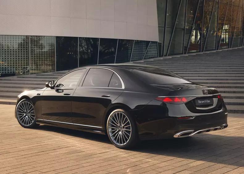 Mercedes-Benz-S-Class-2027-HD-949e550a1c2166a8dfa4b8549b500076b1eee8372