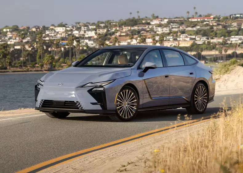 Lexus-ES_350e-2026-HD-db0b39b41c4a6db88c590c01438b504feb722cbde