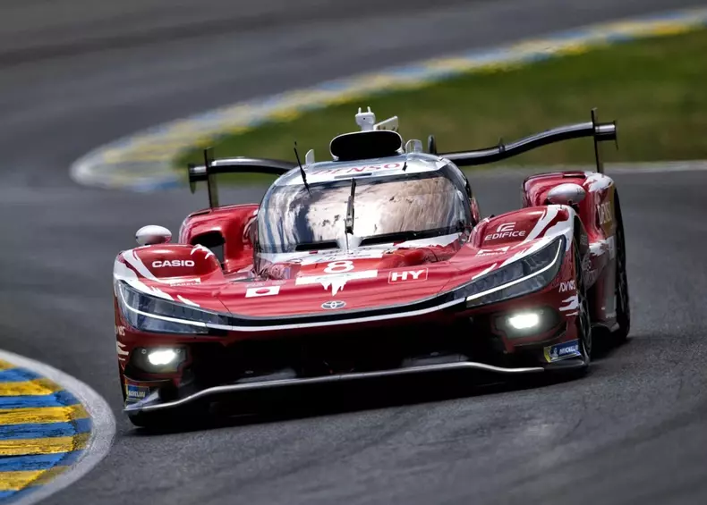 web_Toyota nr 8_01