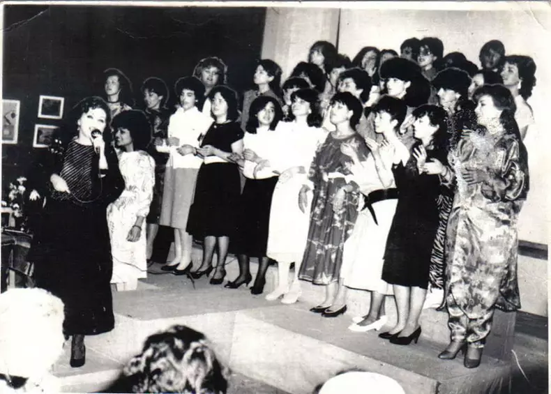 Mulţi artişti  i-au fost elevi artistei la Școala Populară de Artă București