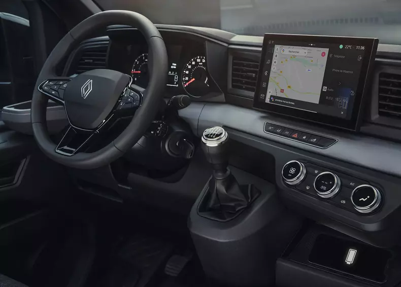 Renault Master wins 2025 Van Of The Yeare