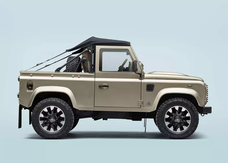 Land_Rover-Defender_Classic_V8_Soft_Top-2025-Side_Profile.34bc4891