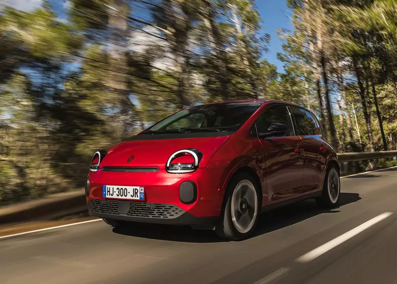 Renault-Twingo_E-Tech_EV-2027-HD-f400338c1c331f3ff87884d3b51961d38a8c91978