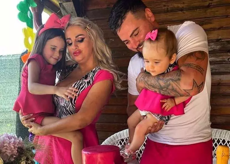 Sânziana-Buruiană-și-a-luat-mare-țeapă-la-botezul-fiicei-sale_1024x734