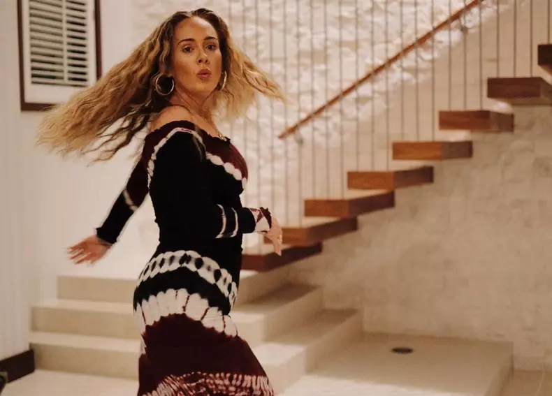 Adele a lansat o nouă piesă, după 6 ani de pauză. Ascultă Easy on Me (3)