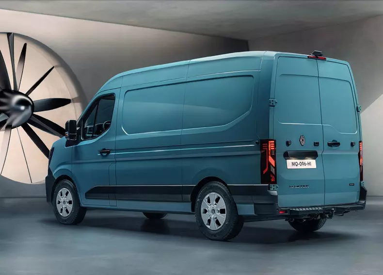 Renault Master wins 2025 Van Of The Yearb