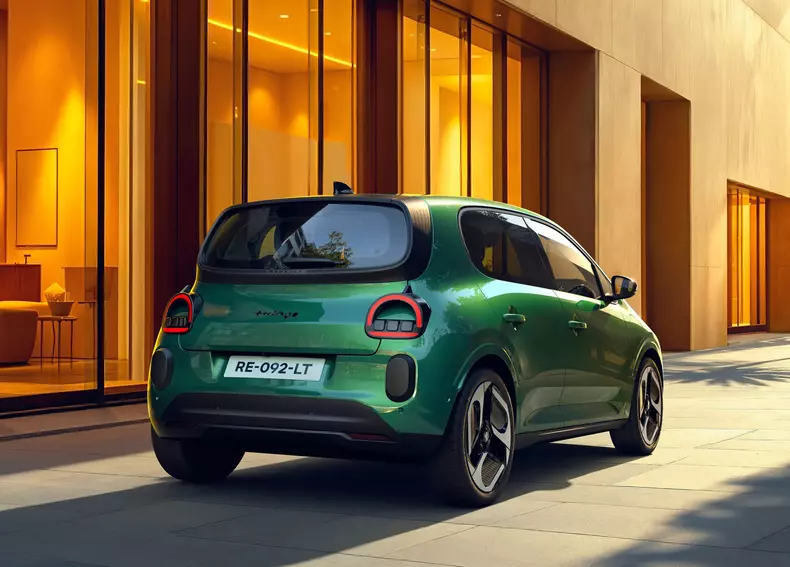 Renault-Twingo_E-Tech_EV-2027-HD-c34d2c591c03449ade8260260bb7404ec054dc7d8