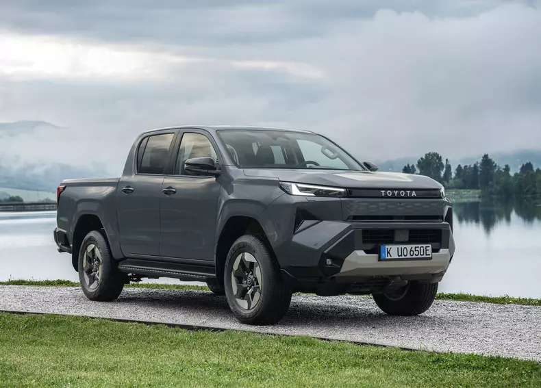 Toyota-HiLux_BEV-2026-wallpaper