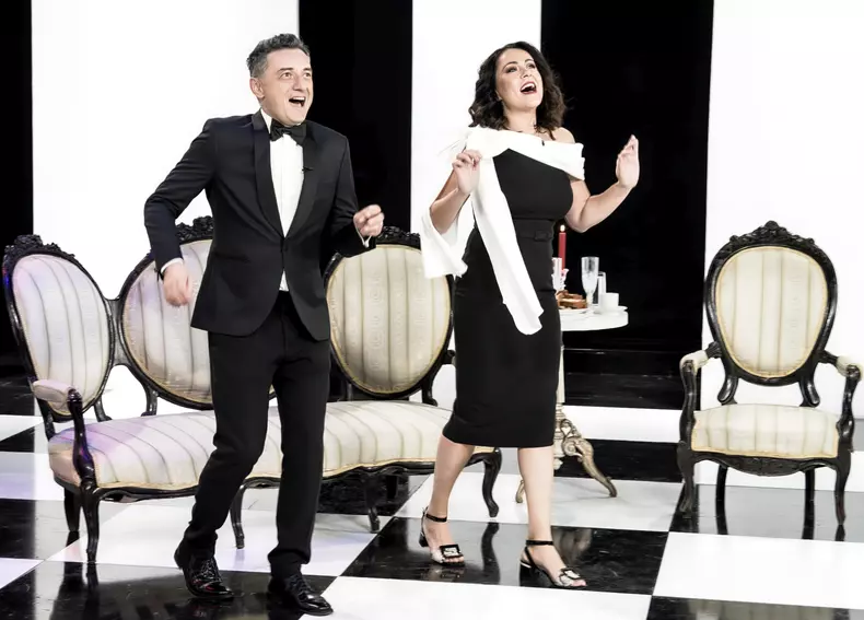 Mirela Zeta și Dragos Huluba prezinta impreuna Gala umorului, sezonul 20
