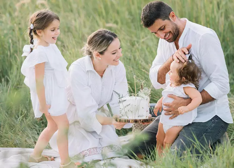 Ce-se-intampla-cu-Laura-Cosoi-de-cand-este-insarcinata-cu-al-treilea-copil.-Si-sotul-ei-trece-prin-acelasi-lucru-3