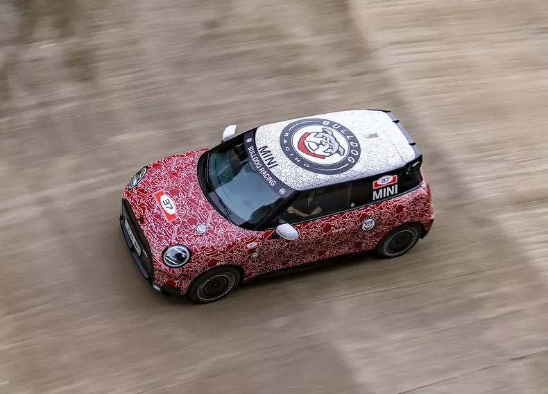 P90557181_highRes_the-new-mini-john-co