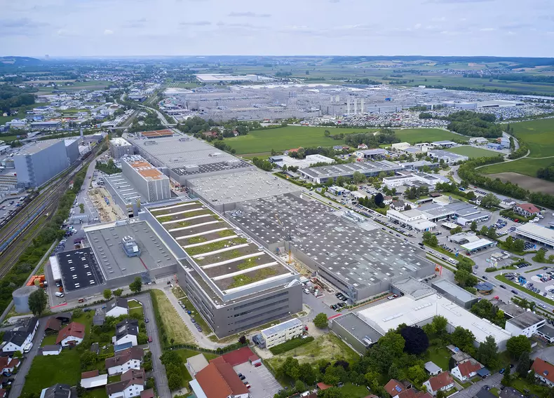 P90559475_highRes_bmw-group-plant-ding