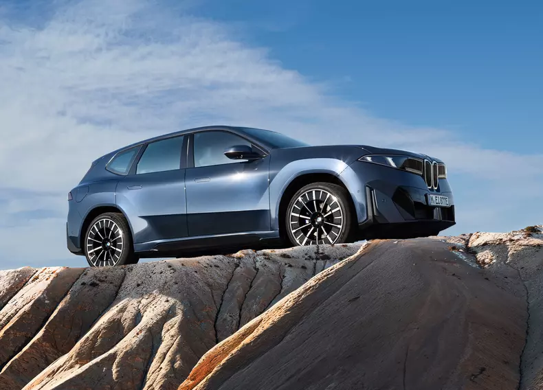 P90615613_highRes_the-new-bmw-ix3-50-x