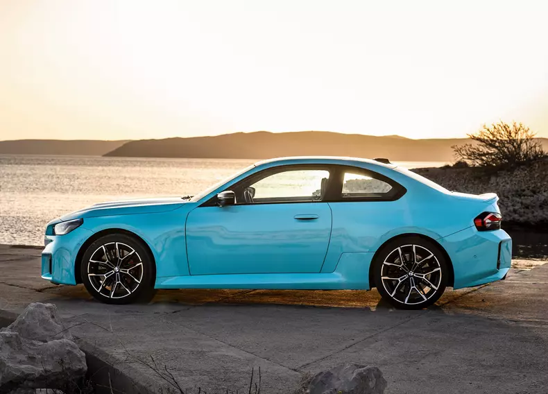 BMW-M2_with_M_xDrive-2027-Side_Profile.3e2c97c6