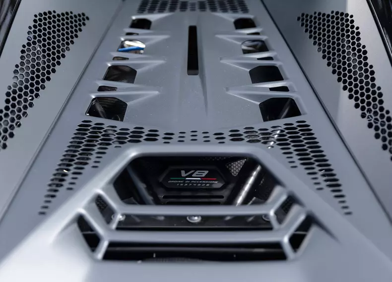 Lamborghini-Temerario_Tricolore-2026-Engine_Bay.40e27e1e