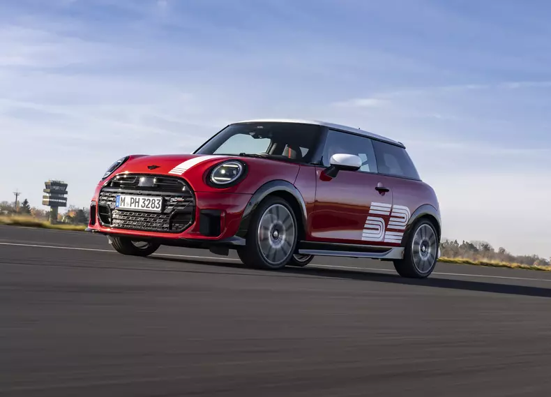 O90625043_highRes_mini-jcw-1965-victor