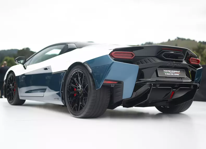Lamborghini-Temerario_Tricolore-2026-HD-cc9883321c69d1ebb6f1a4e68aa0c0fb4b3bd0a9c