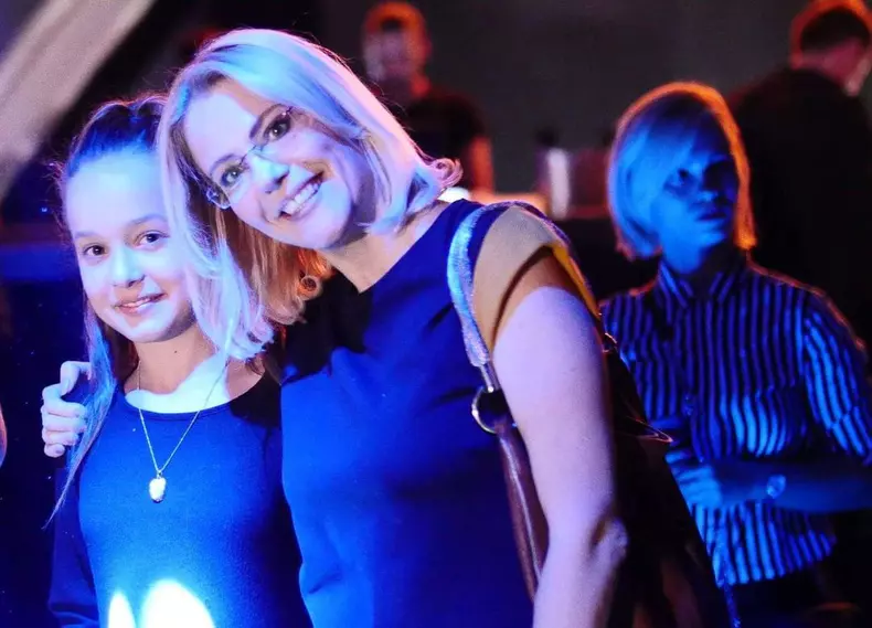 Mara, fiica Ralucăi Moianu, a luat locul 3 la Miss în liceu