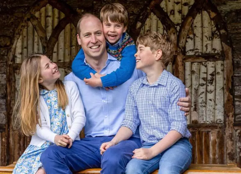 Prințul William, imagine de colecție cu cei trei copii ai săi