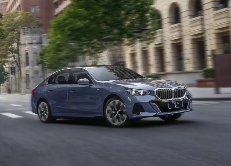 xP90535967_highRes_the-new-bmw-i5-edriv