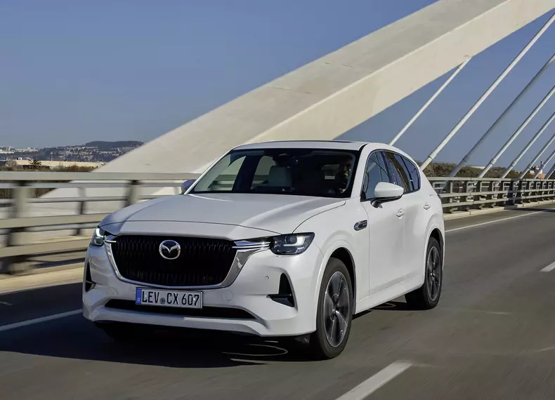 2022_mazda_cx-60_barcelona_rw_act_01
