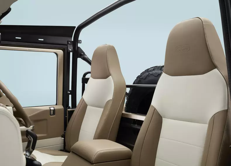 Land_Rover-Defender_Classic_V8_Soft_Top-2025-HD-bcc01e141bc27ad893b9b7450f00a0b37ac45969c