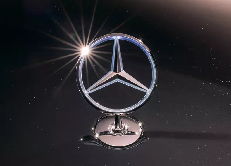 Mercedes-Benz-S-Class-2027-Emblem.363244e2