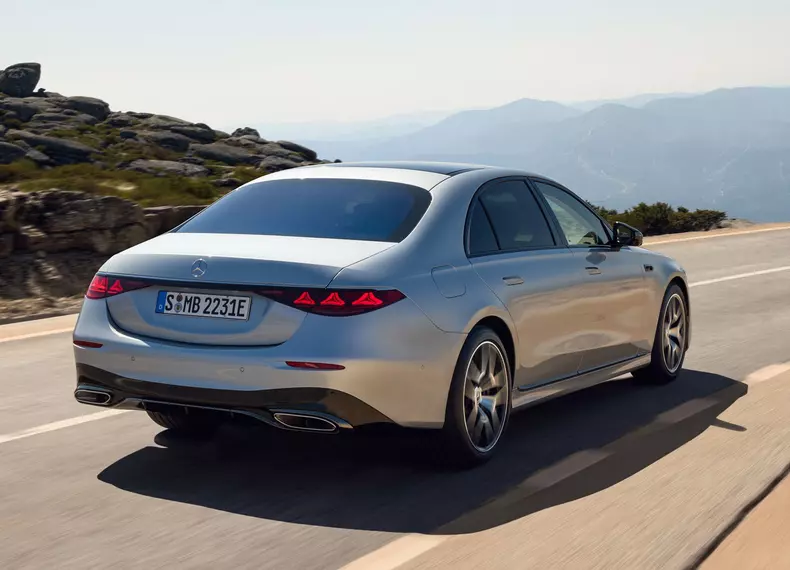 Mercedes-Benz-S-Class-2027-HD-d46281a31c219343a9622c5dce379051105210373